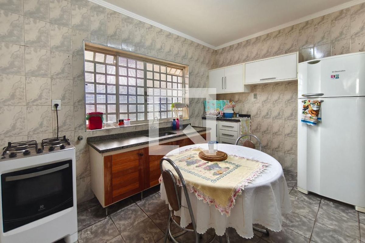 Casa à Venda - Jardim do Lago, 2 Quartos,  195 m2 em , Campinas - sp | SoloBR