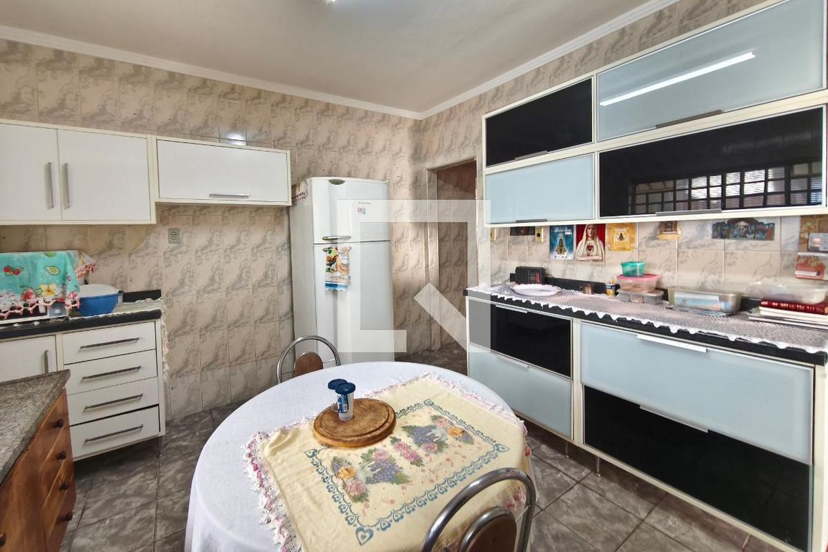 Casa à Venda - Jardim do Lago, 2 Quartos,  195 m2 em , Campinas - sp | SoloBR