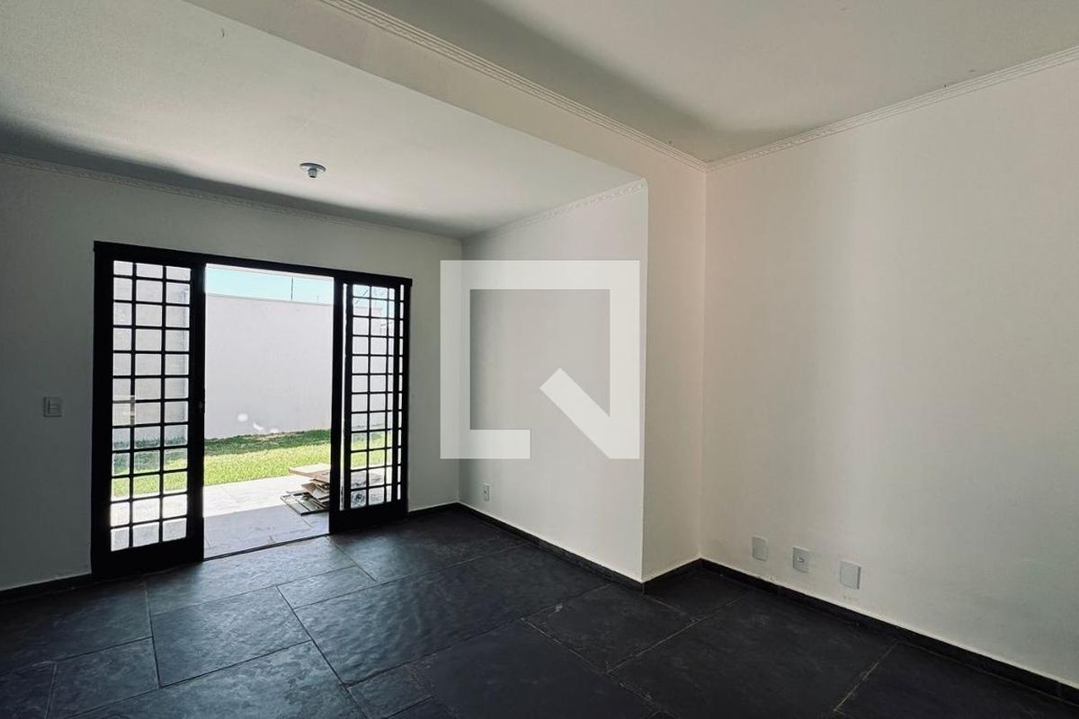 Casa à Venda - Barão Geraldo - Centro, 3 Quartos,  300 m2 em , Campinas - sp | SoloBR