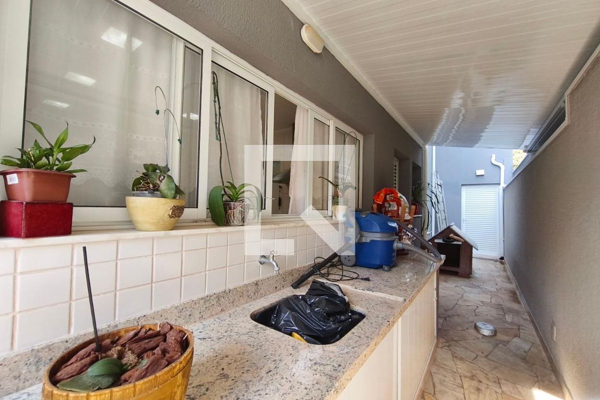 Casa à Venda - Swiss Park, 3 Quartos,  217 m2 em , Campinas - sp | SoloBR