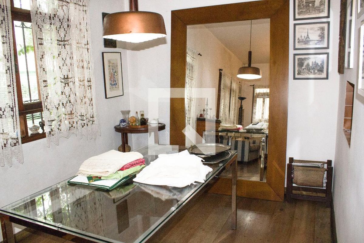 Casa, 6 quartos, 158 m² - Foto 1