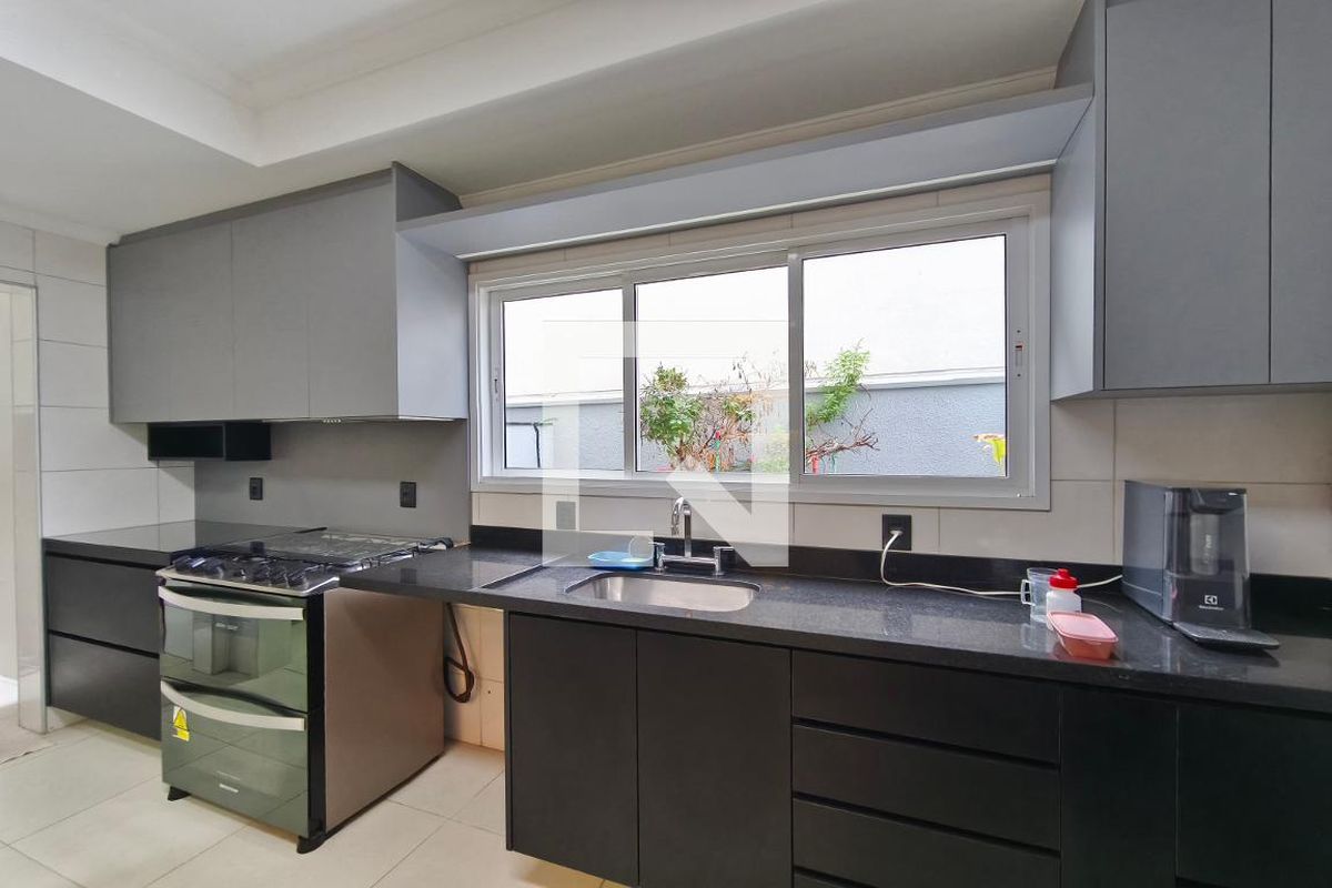 Casa à Venda - Swiss Park, 5 Quartos,  299 m2 em , Campinas - sp | SoloBR