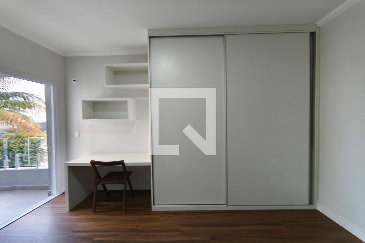 Casa à Venda - Swiss Park, 5 Quartos,  299 m2 em , Campinas - sp | SoloBR