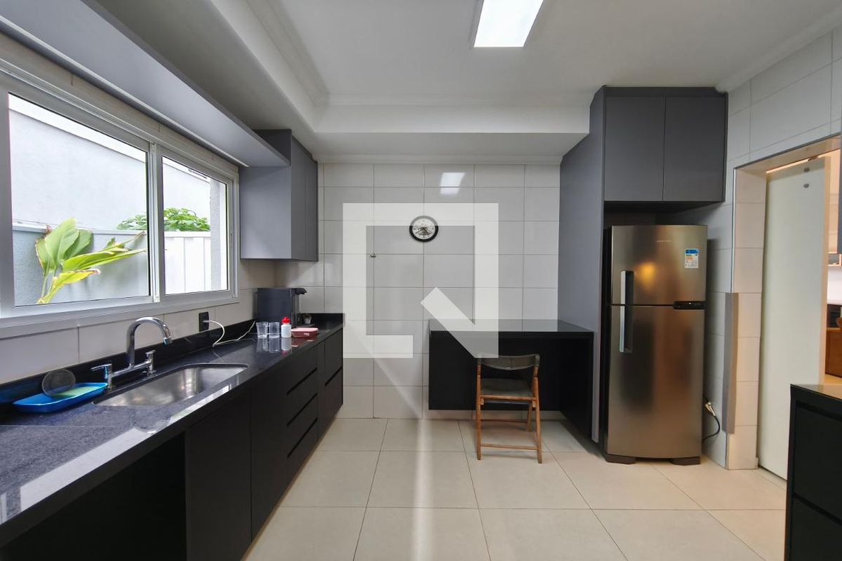 Casa à Venda - Swiss Park, 5 Quartos,  299 m2 em , Campinas - sp | SoloBR