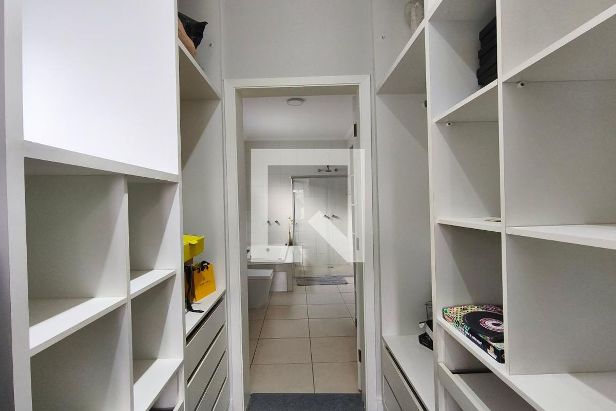 Casa à Venda - Swiss Park, 5 Quartos,  299 m2 em , Campinas - sp | SoloBR