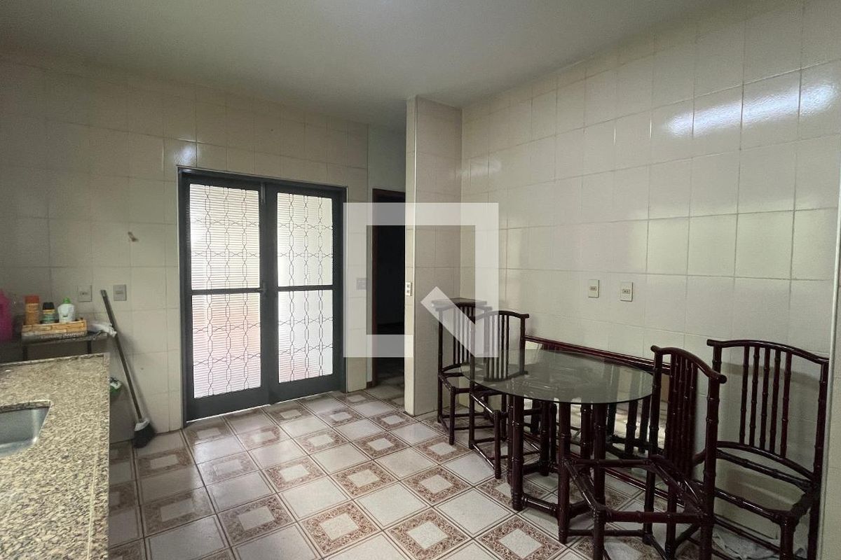 Casa à Venda - Guanabara, 3 Quartos,  260 m2 em , Campinas - sp | SoloBR
