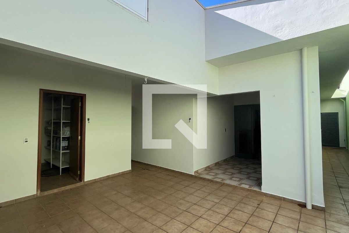 Casa à Venda - Guanabara, 3 Quartos,  260 m2 em , Campinas - sp | SoloBR