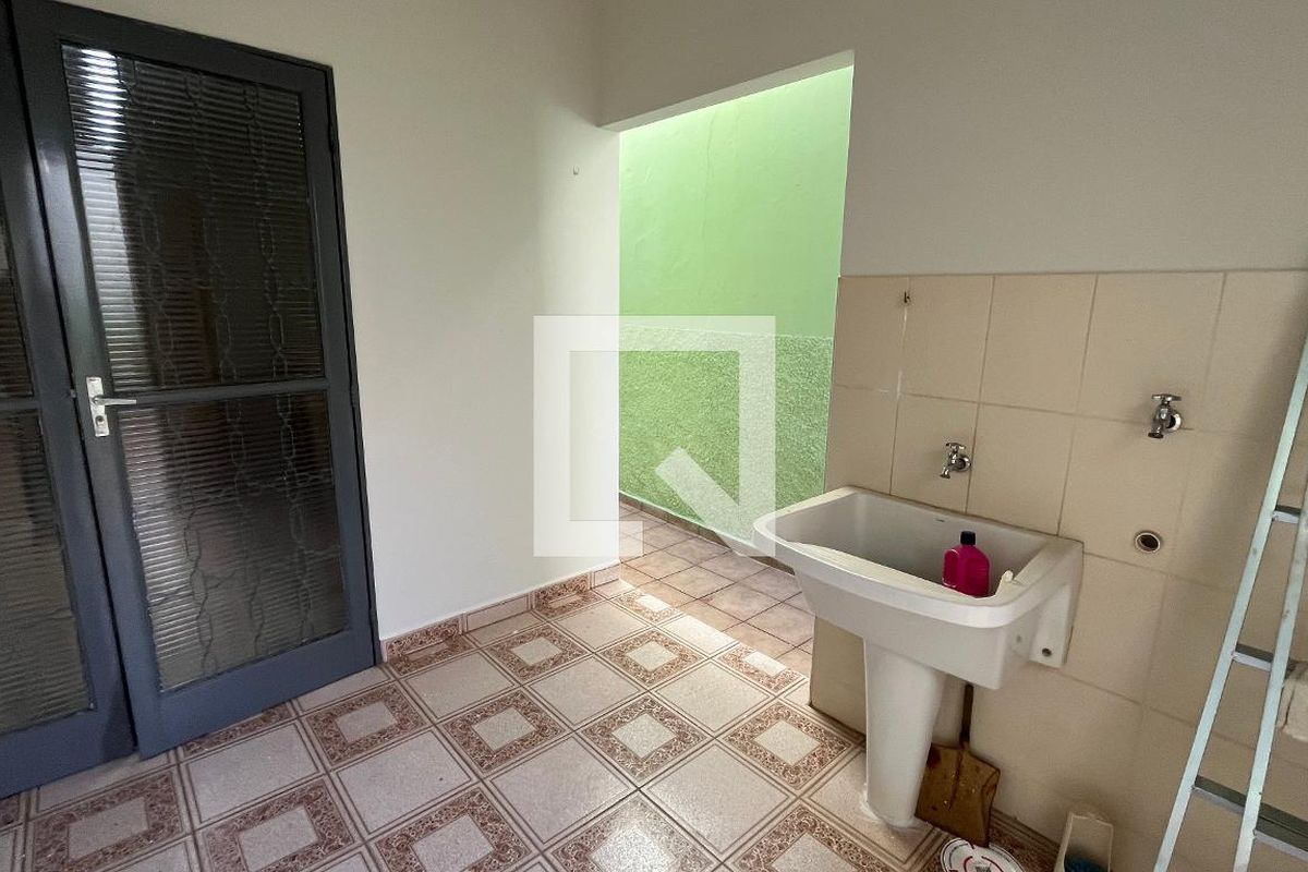 Casa à Venda - Guanabara, 3 Quartos,  260 m2 em , Campinas - sp | SoloBR