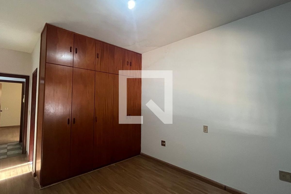 Casa à Venda - Guanabara, 3 Quartos,  260 m2 em , Campinas - sp | SoloBR