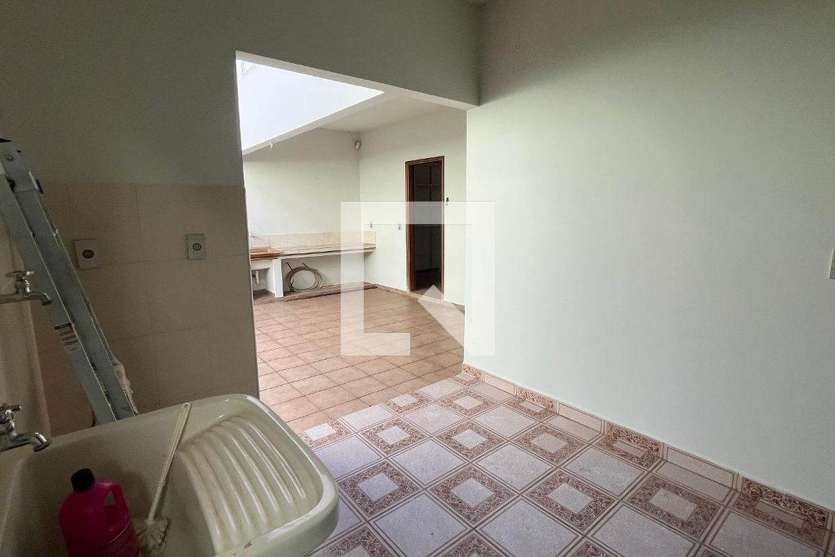 Casa à Venda - Guanabara, 3 Quartos,  260 m2 em , Campinas - sp | SoloBR