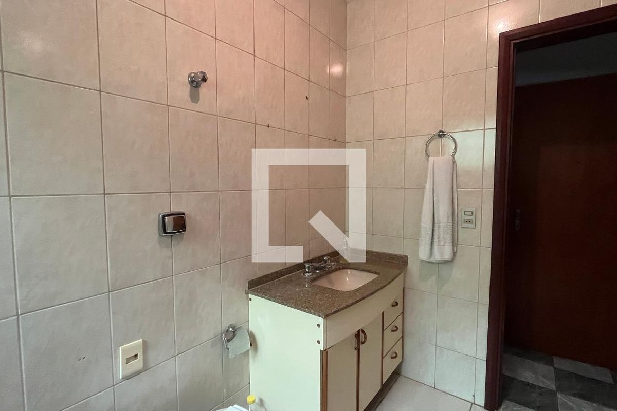 Casa à Venda - Guanabara, 3 Quartos,  260 m2 em , Campinas - sp | SoloBR