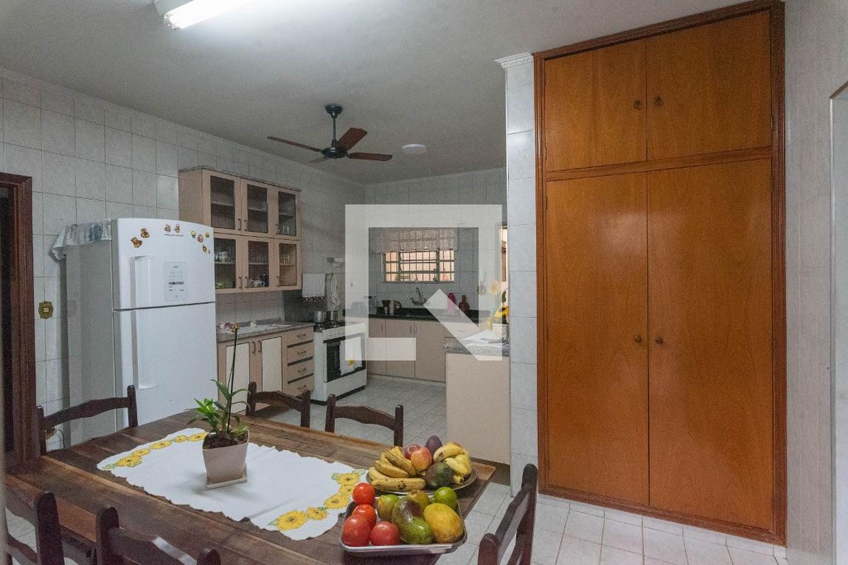 Casa à Venda - Jardim do Lago, 3 Quartos,  280 m2 em , Campinas - sp | SoloBR