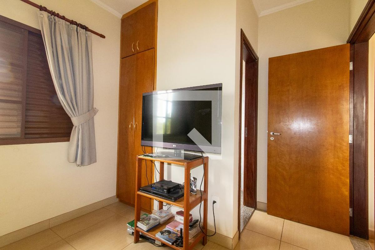 Casa à Venda - Lot. Alphaville Campinas, 3 Quartos,  351 m2 em , Campinas - sp | SoloBR