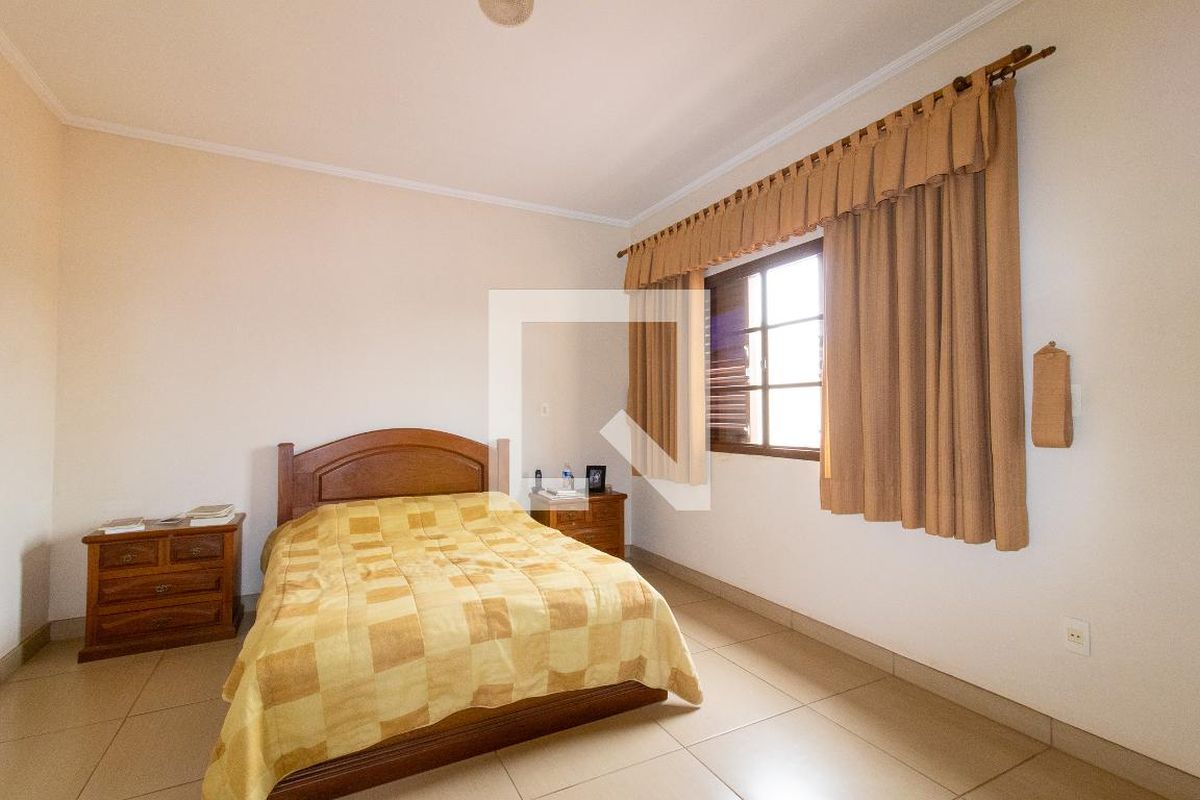 Casa à Venda - Lot. Alphaville Campinas, 3 Quartos,  351 m2 em , Campinas - sp | SoloBR