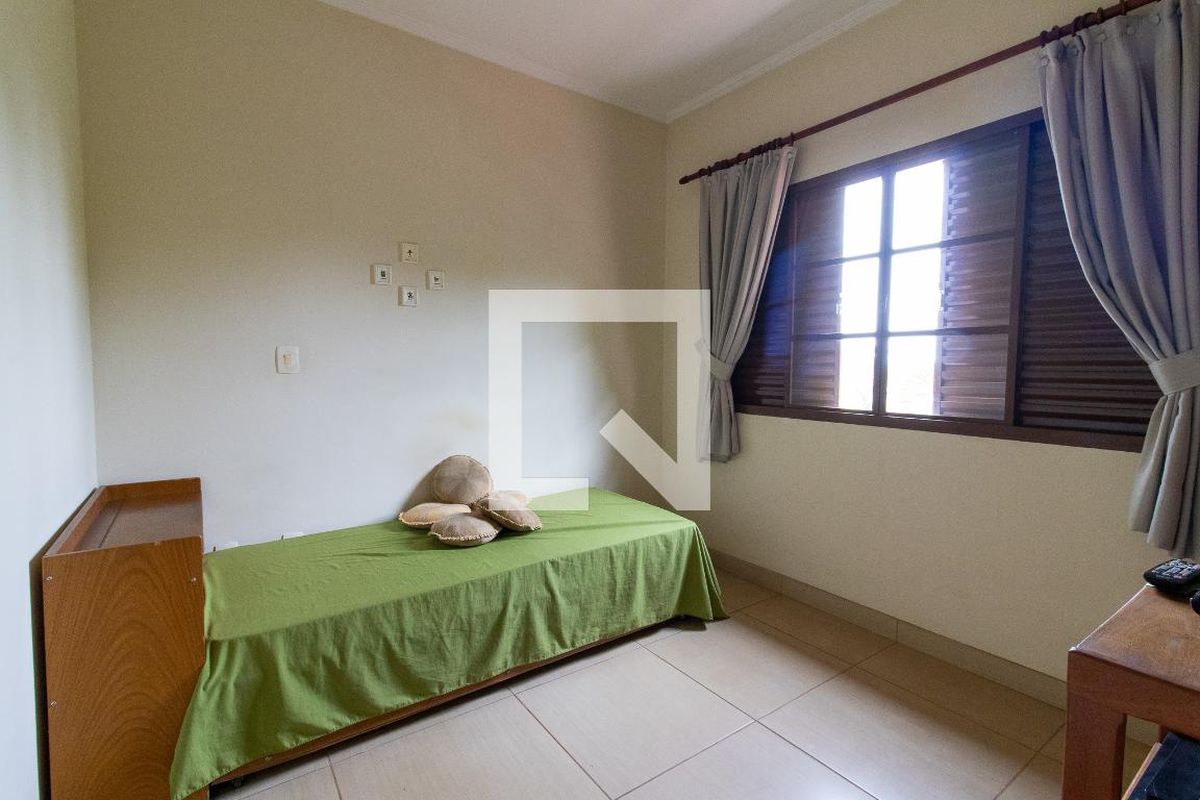 Casa à Venda - Lot. Alphaville Campinas, 3 Quartos,  351 m2 em , Campinas - sp | SoloBR