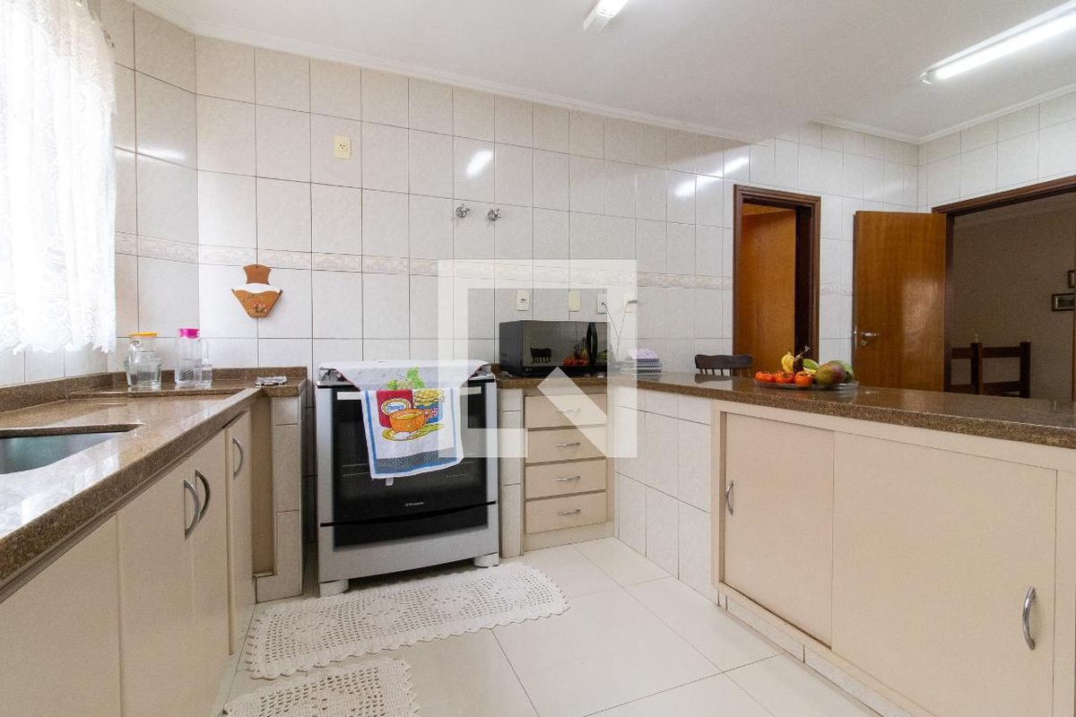 Casa à Venda - Lot. Alphaville Campinas, 3 Quartos,  351 m2 em , Campinas - sp | SoloBR