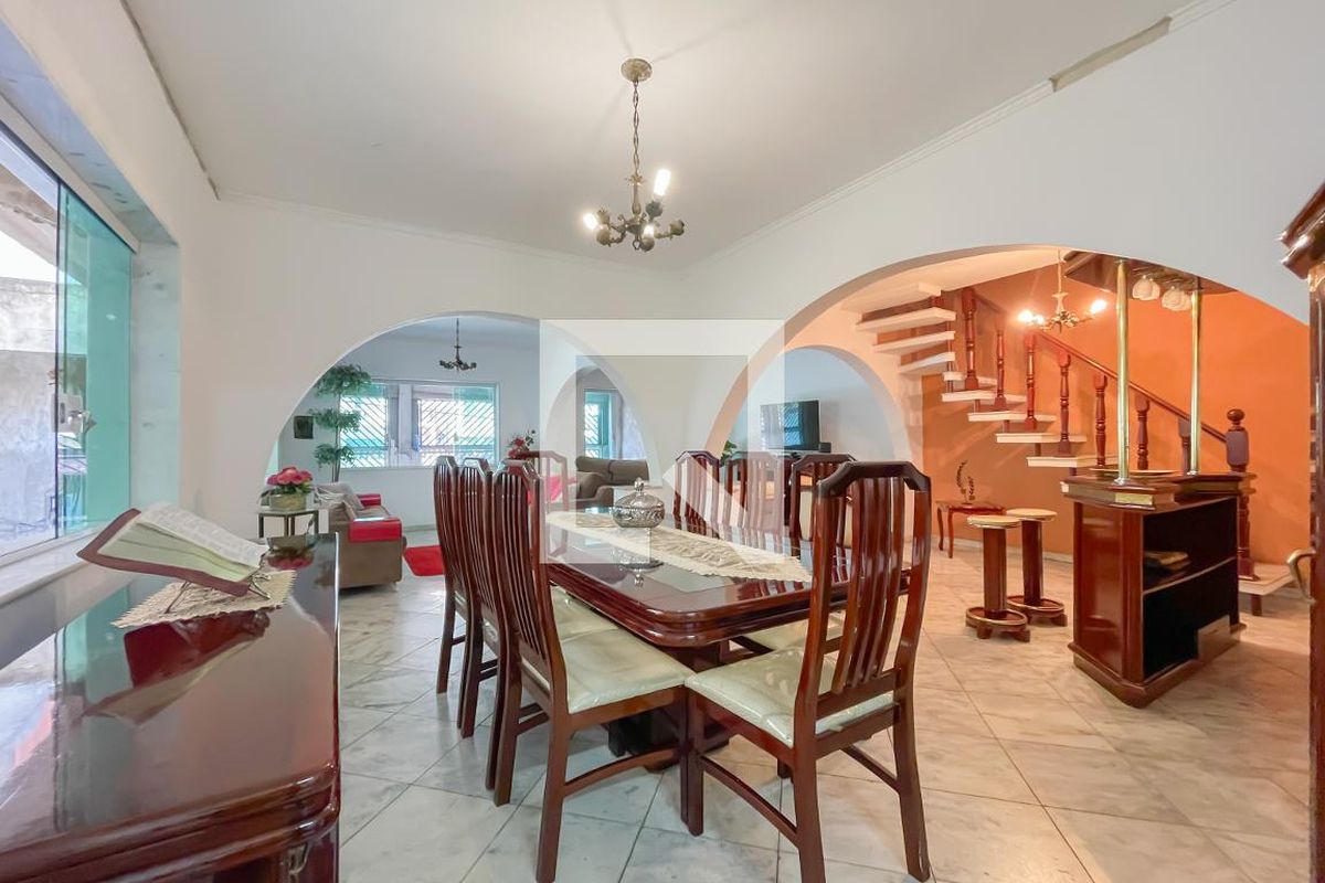Casa, 3 quartos, 331 m² - Foto 1