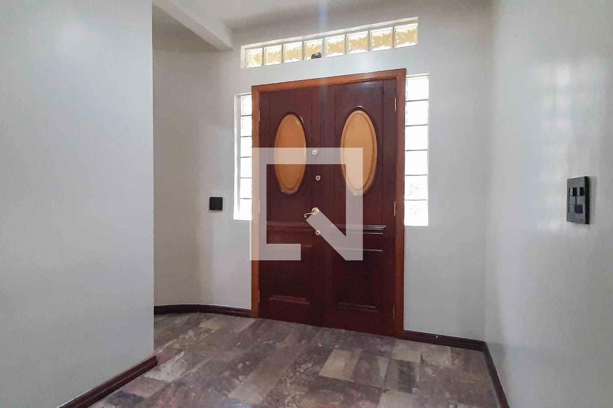 Casa, 4 quartos, 246 m² - Foto 1