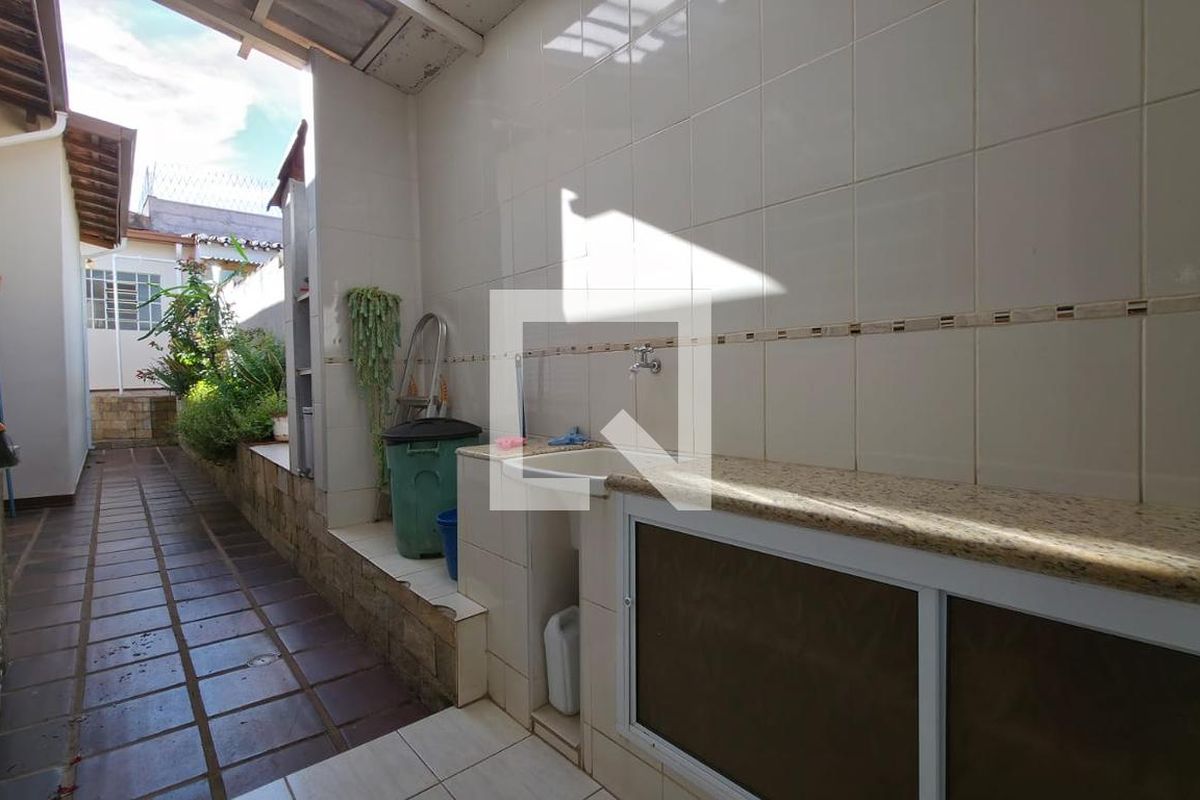 Casa à Venda - Jardim Flamboyant, 3 Quartos,  173 m2 em , Campinas - sp | SoloBR