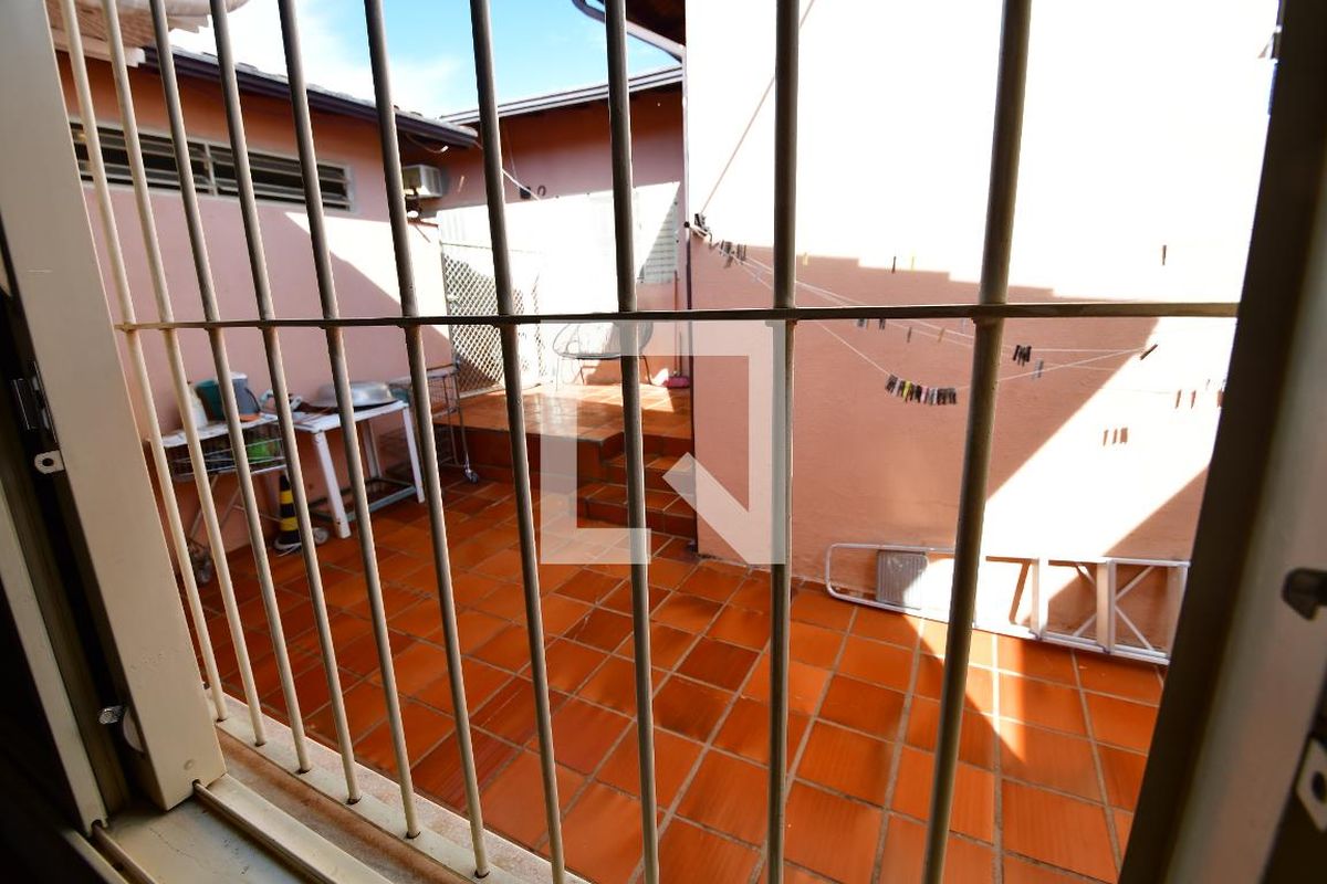 Casa à Venda - Jardim Flamboyant, 3 Quartos,  202 m2 em , Campinas - sp | SoloBR