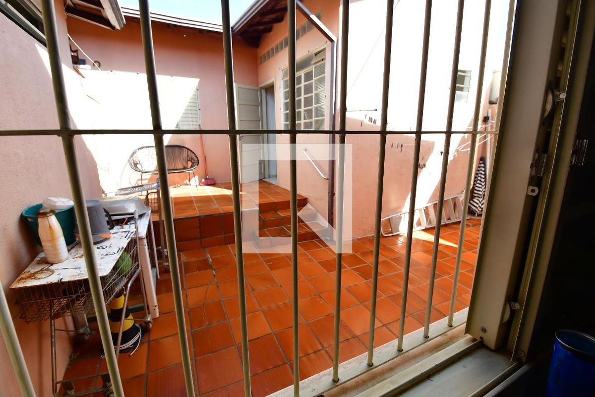 Casa à Venda - Jardim Flamboyant, 3 Quartos,  202 m2 em , Campinas - sp | SoloBR