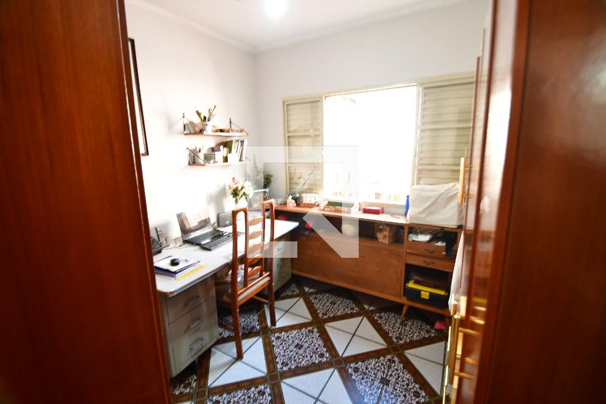 Casa à Venda - Jardim Flamboyant, 3 Quartos,  202 m2 em , Campinas - sp | SoloBR