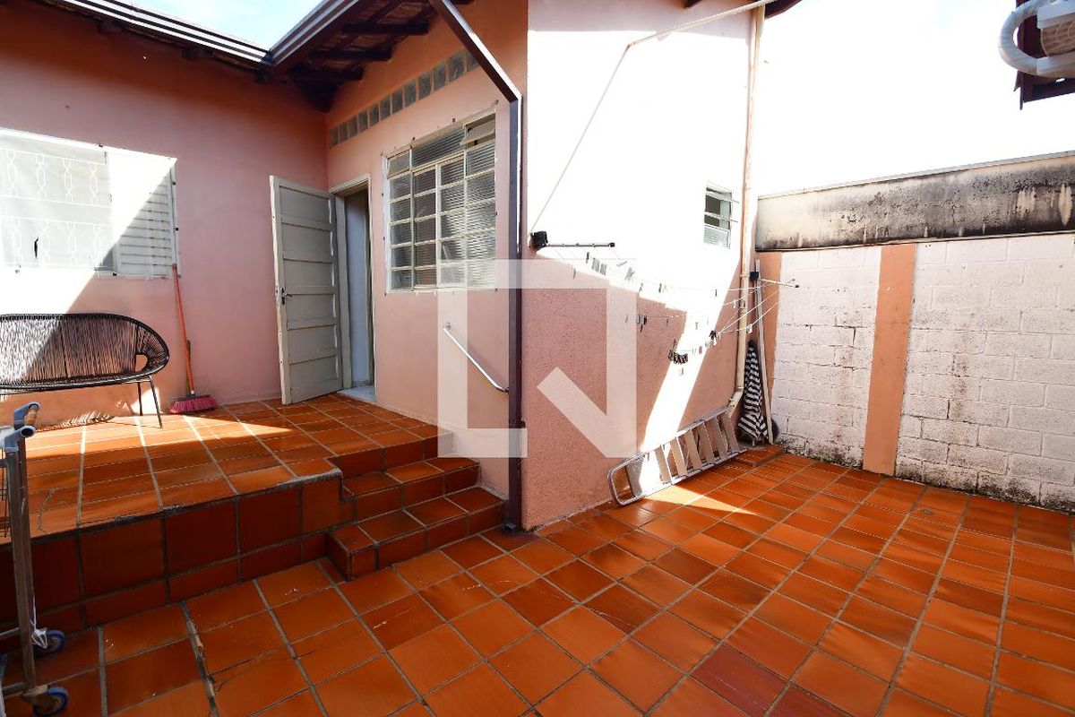 Casa à Venda - Jardim Flamboyant, 3 Quartos,  202 m2 em , Campinas - sp | SoloBR