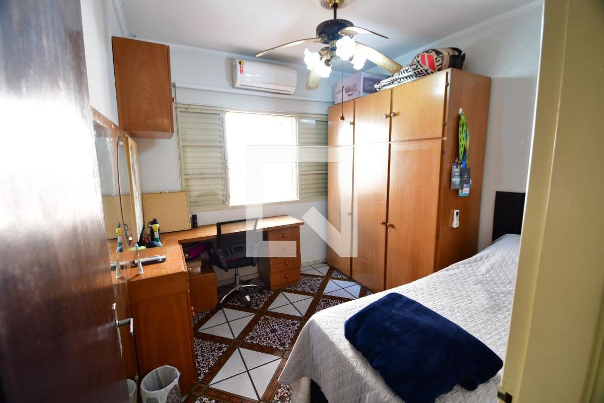 Casa à Venda - Jardim Flamboyant, 3 Quartos,  202 m2 em , Campinas - sp | SoloBR
