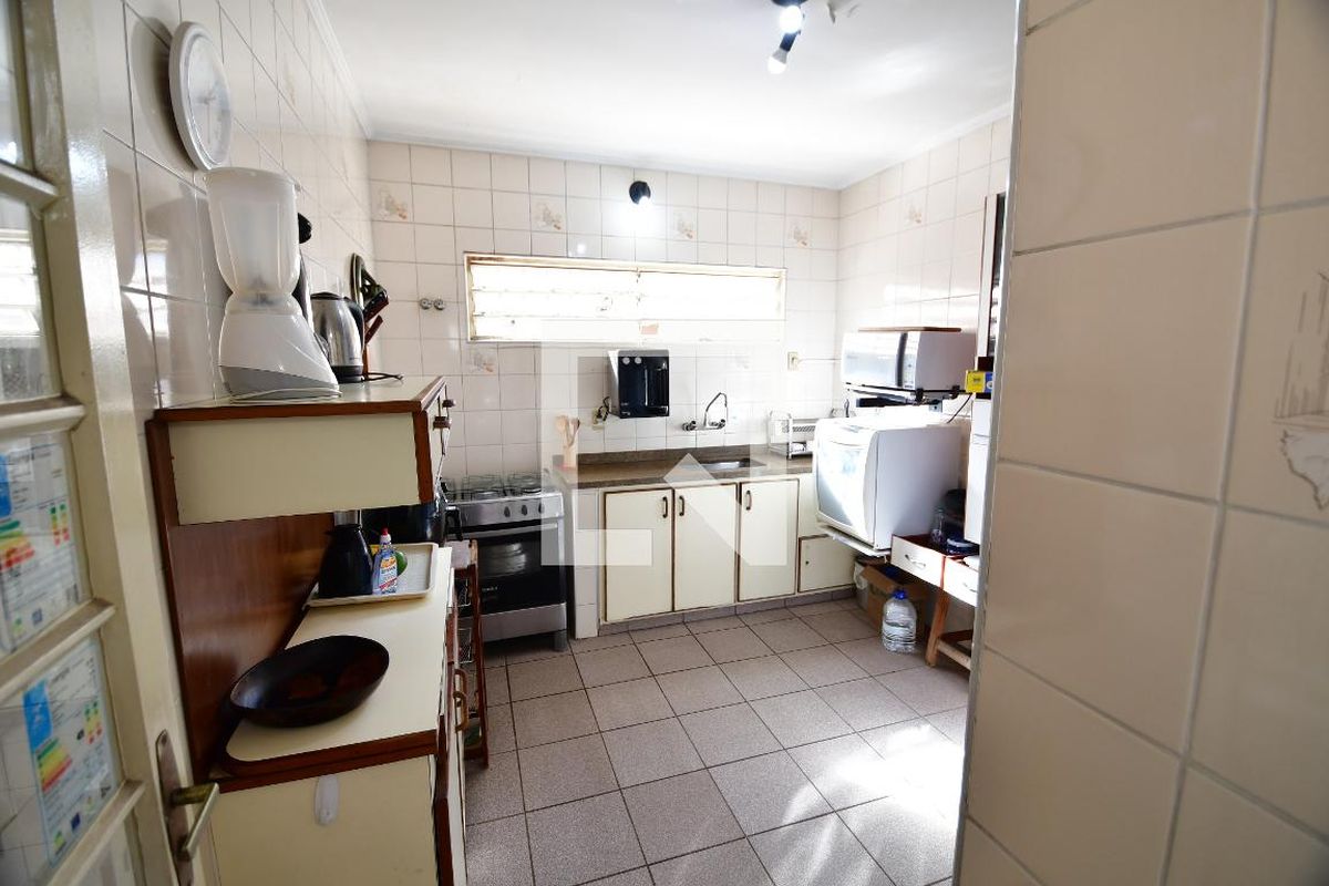 Casa à Venda - Jardim Flamboyant, 3 Quartos,  202 m2 em , Campinas - sp | SoloBR