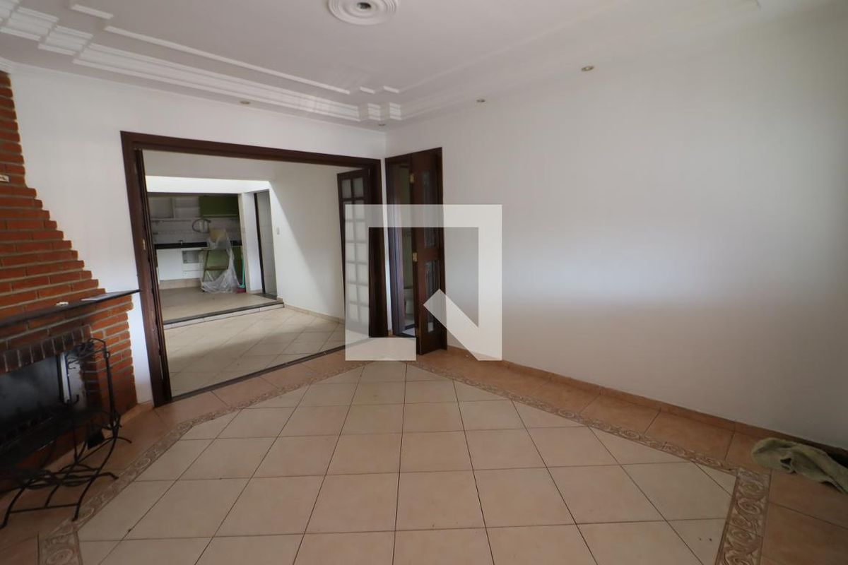 Casa, 3 quartos, 213 m² - Foto 2