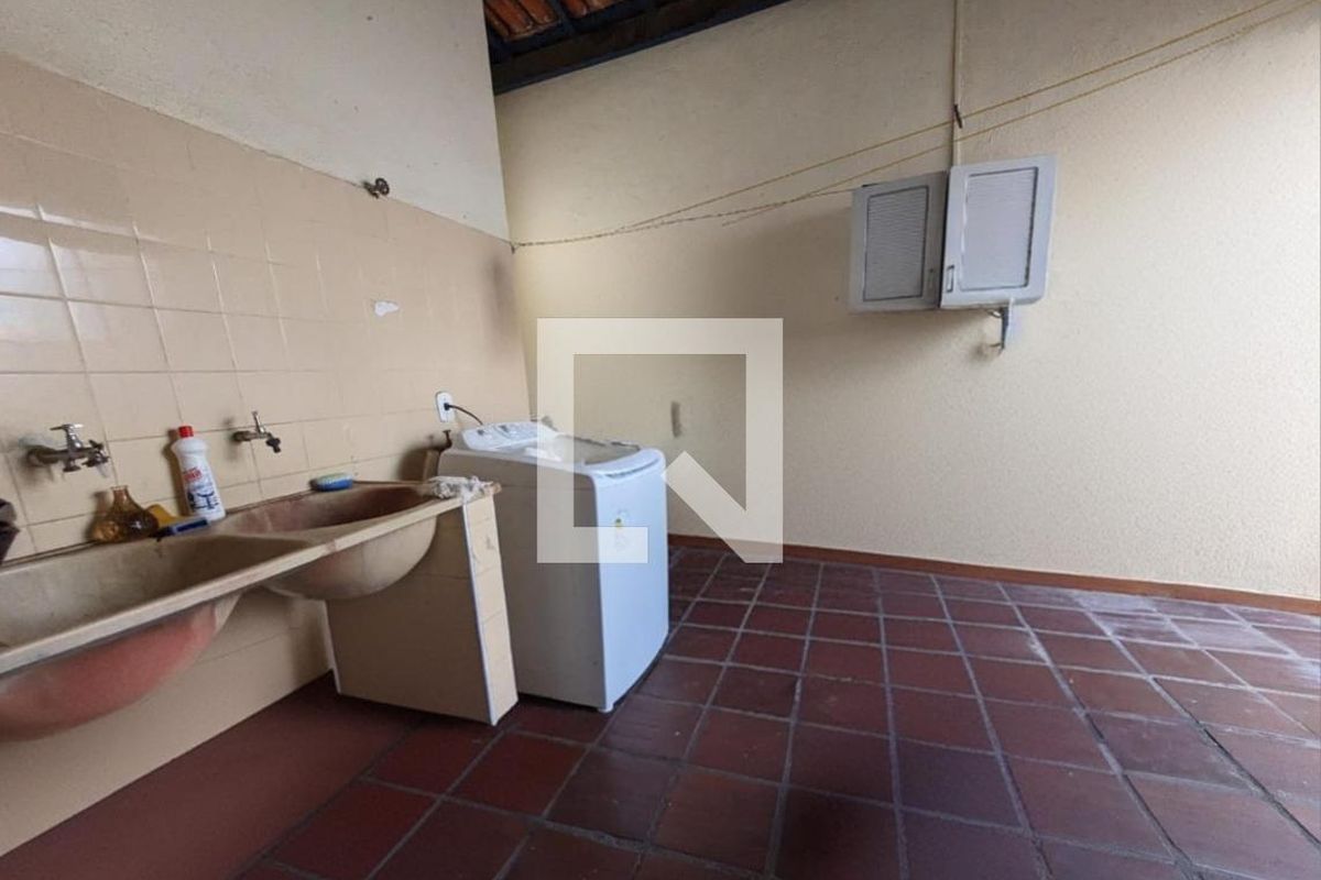 Casa à Venda - Jardim Flamboyant, 3 Quartos,  207 m2 em , Campinas - sp | SoloBR