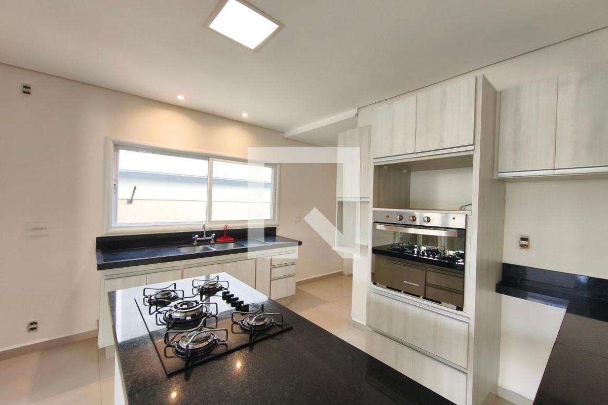 Casa à Venda - Swiss Park, 3 Quartos,  242 m2 em , Campinas - sp | SoloBR