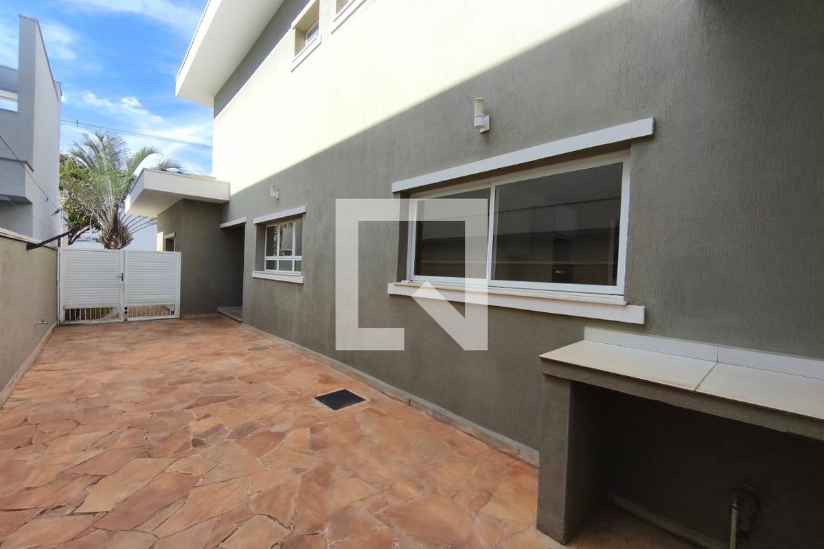 Casa à Venda - Swiss Park, 3 Quartos,  242 m2 em , Campinas - sp | SoloBR