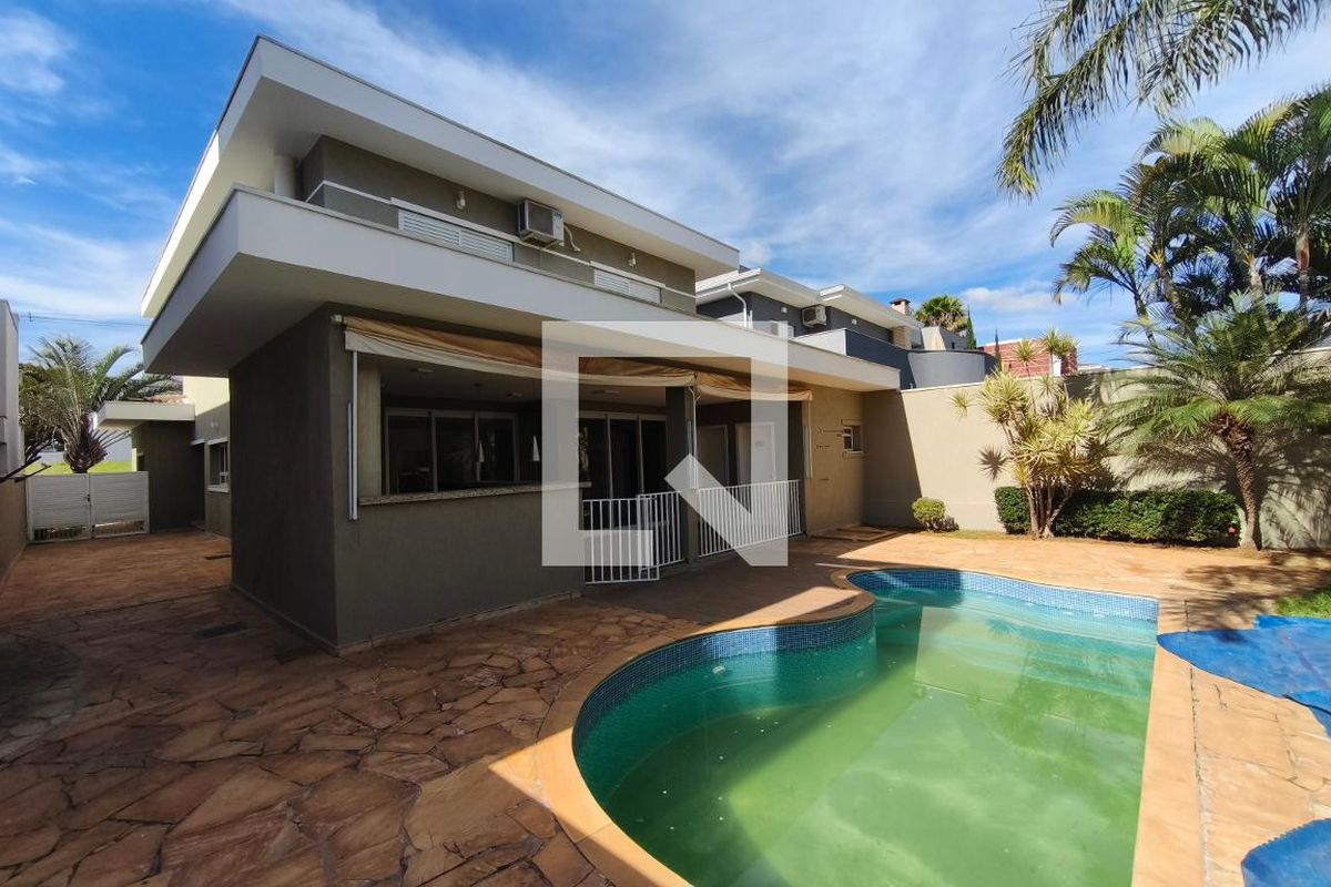 Casa à Venda - Swiss Park, 3 Quartos,  242 m2 em , Campinas - sp | SoloBR