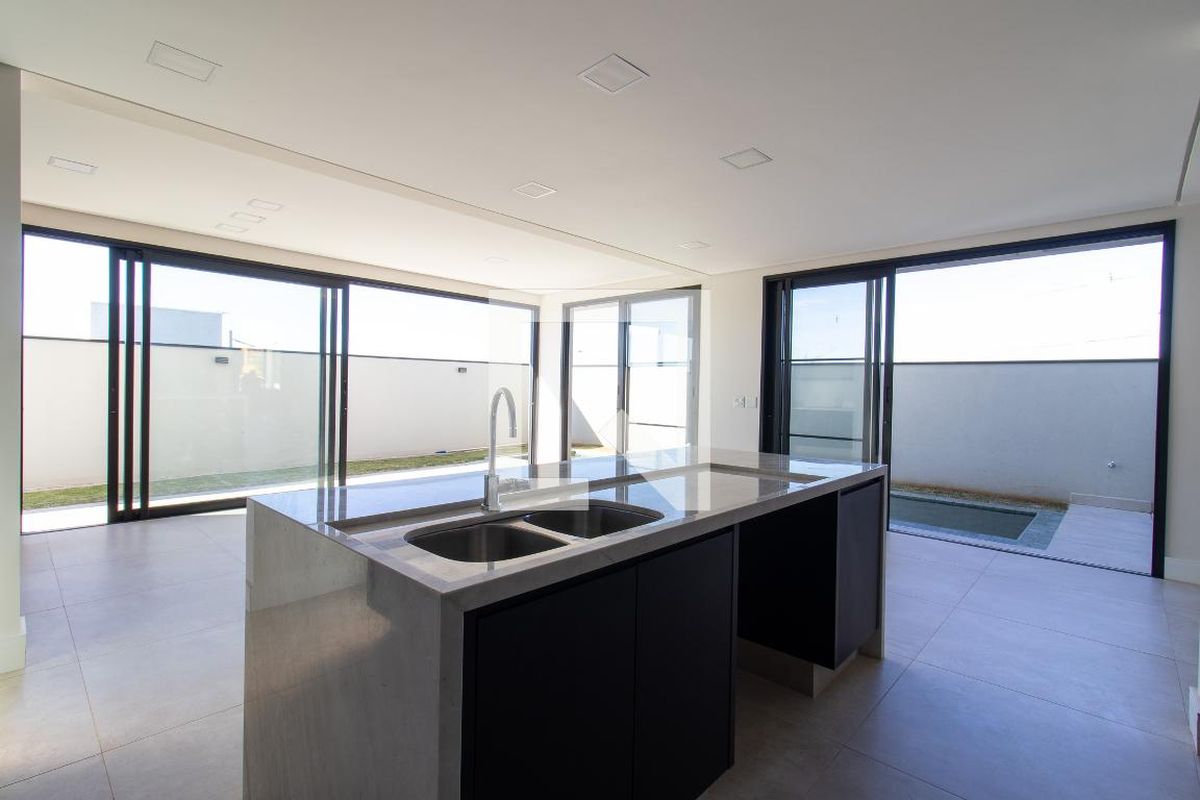 Casa à Venda - Res. Parque dos Alecrins, 4 Quartos,  285 m2 em , Campinas - sp | SoloBR