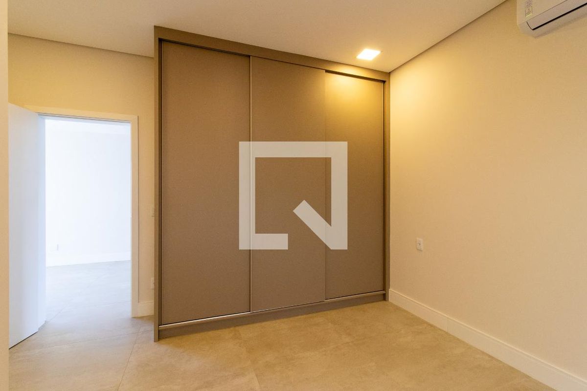 Casa à Venda - Res. Parque dos Alecrins, 4 Quartos,  285 m2 em , Campinas - sp | SoloBR
