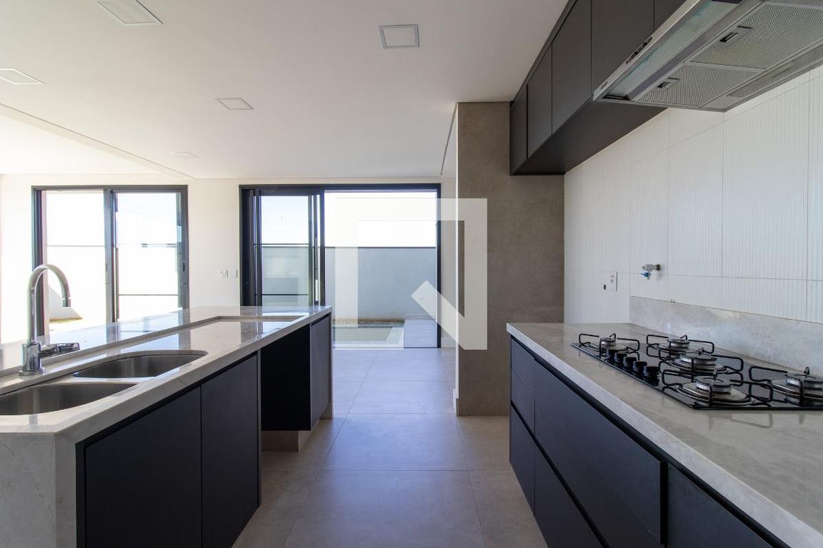 Casa à Venda - Res. Parque dos Alecrins, 4 Quartos,  285 m2 em , Campinas - sp | SoloBR