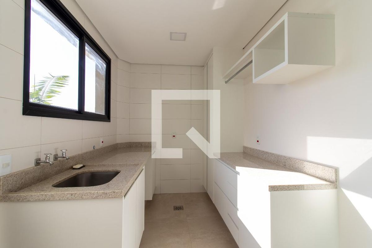 Casa à Venda - Res. Parque dos Alecrins, 4 Quartos,  285 m2 em , Campinas - sp | SoloBR