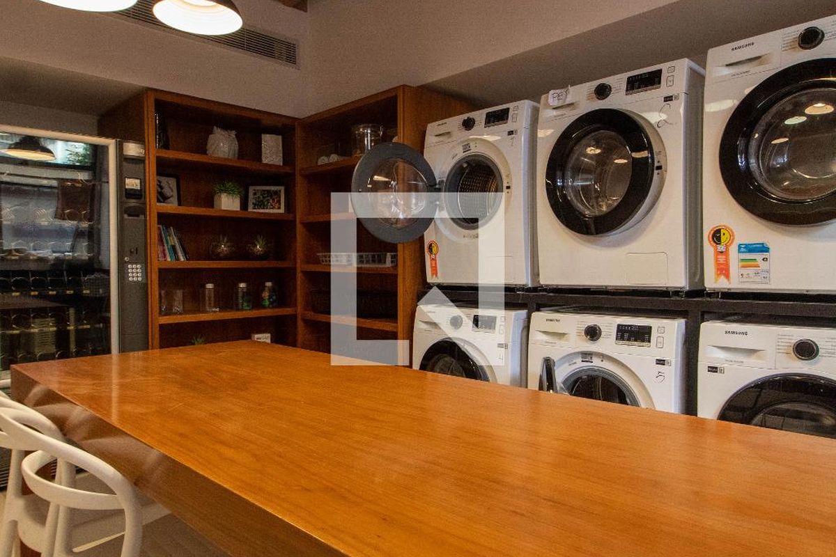 Apartamento à Venda - Cambuí, 1 Quarto,  40 m2 em , Campinas - sp | SoloBR