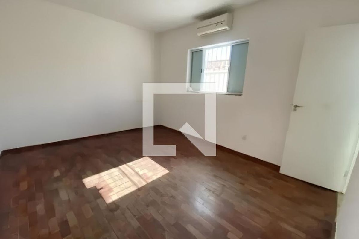 Casa à Venda - Jardim Flamboyant, 3 Quartos,  180 m2 em , Campinas - sp | SoloBR