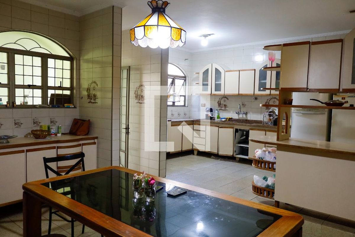 Casa, 3 quartos, 240 m² - Foto 31