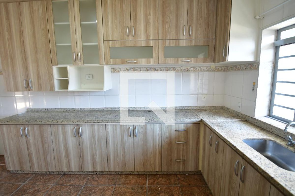 Casa à Venda - Jardim Chapadão, 3 Quartos,  237 m2 em , Campinas - sp | SoloBR
