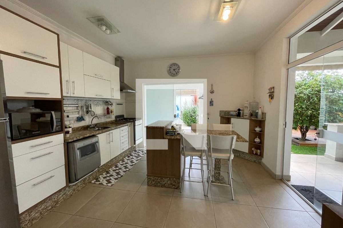 Casa à Venda - Lot. Alphaville Campinas, 4 Quartos,  340 m2 em , Campinas - sp | SoloBR