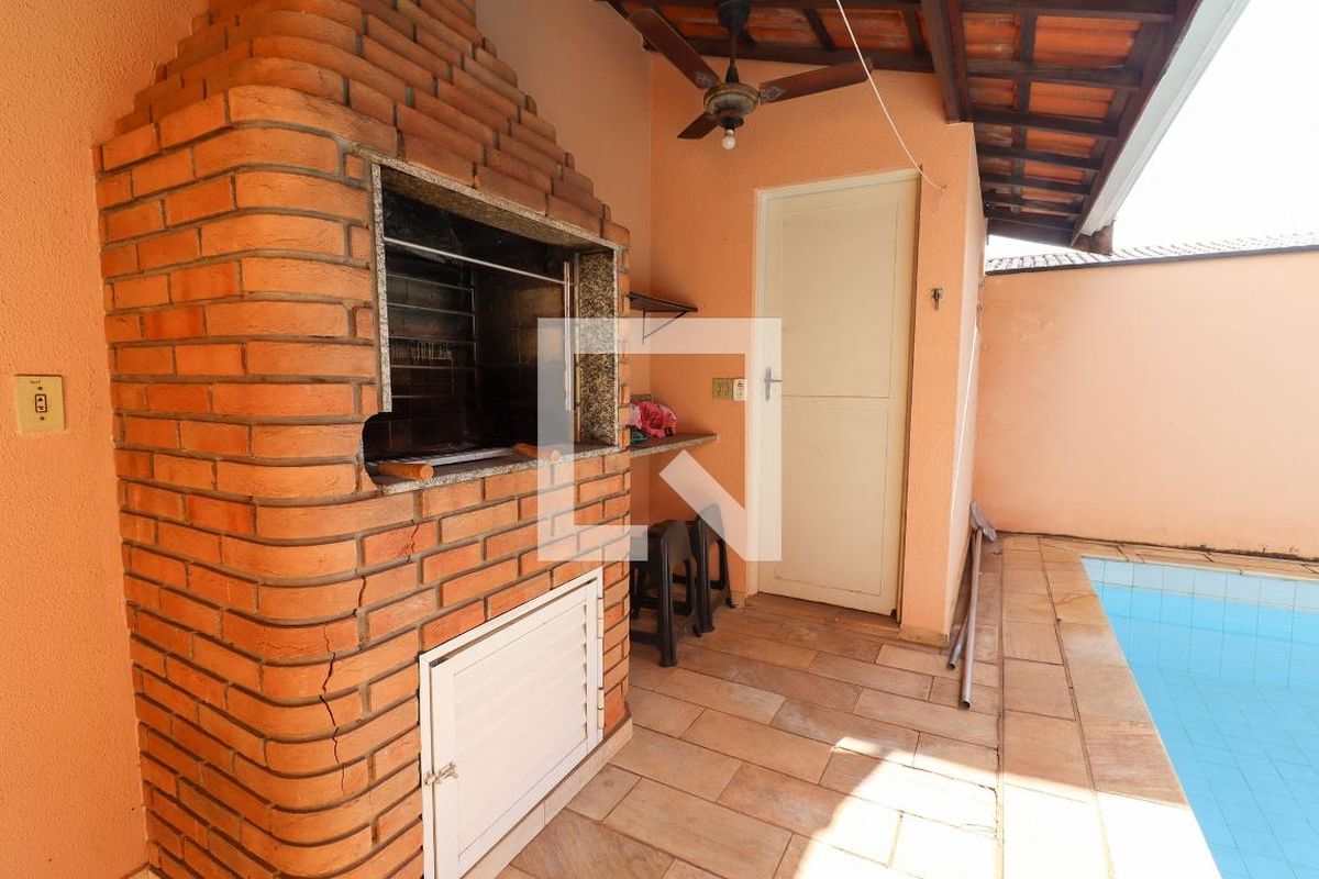 Casa à Venda - Jardim Flamboyant, 3 Quartos,  152 m2 em , Campinas - sp | SoloBR