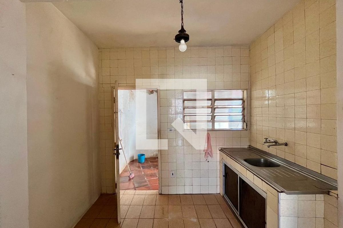 Casa à Venda - Parque Prado, 2 Quartos,  300 m2 em , Campinas - sp | SoloBR
