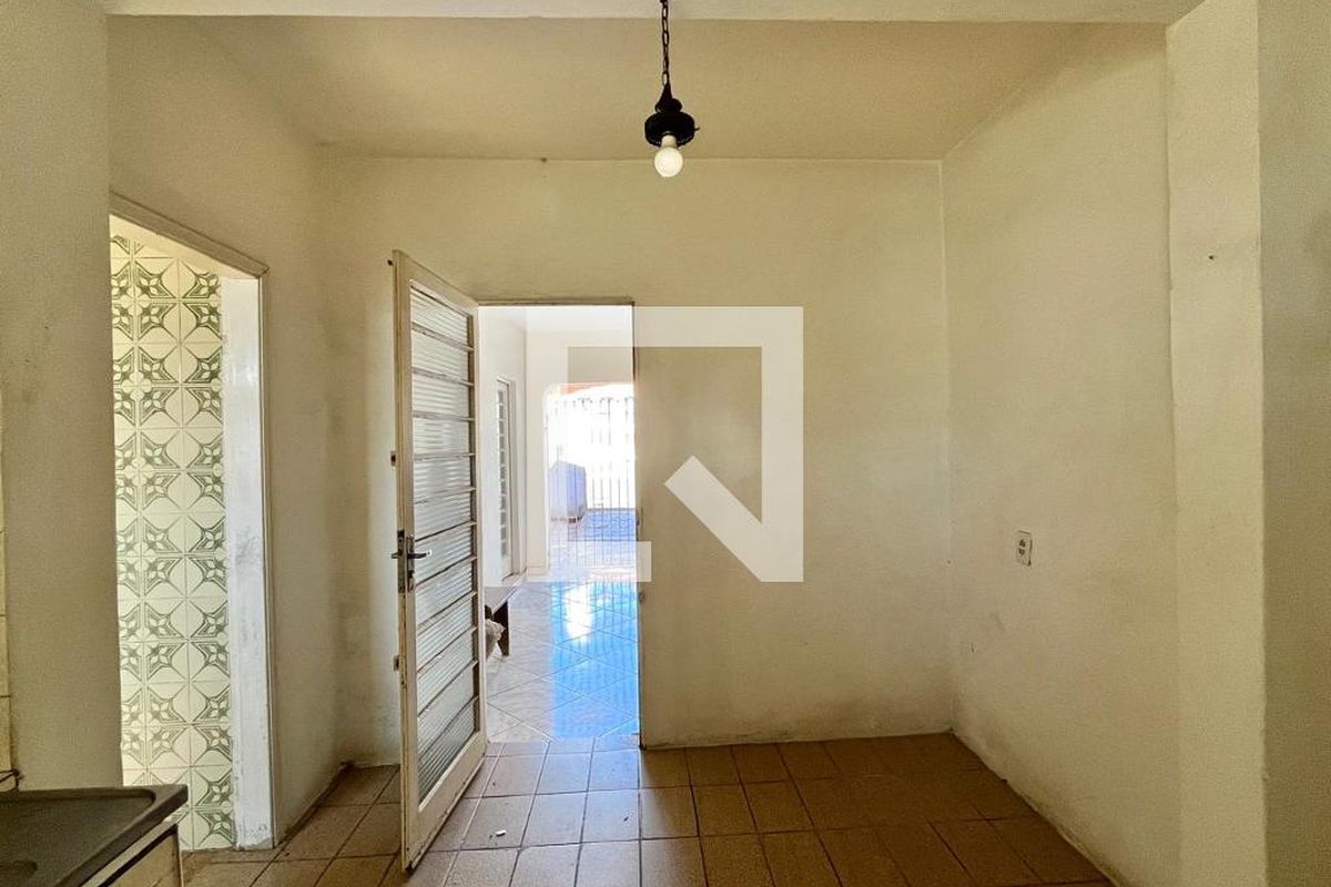 Casa à Venda - Parque Prado, 2 Quartos,  300 m2 em , Campinas - sp | SoloBR