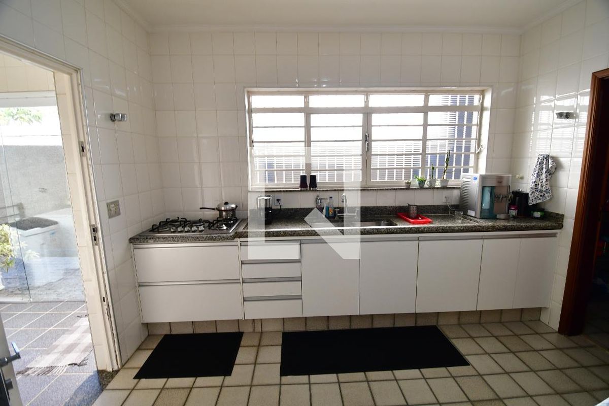 Casa à Venda - Jardim Chapadão, 4 Quartos,  300 m2 em , Campinas - sp | SoloBR