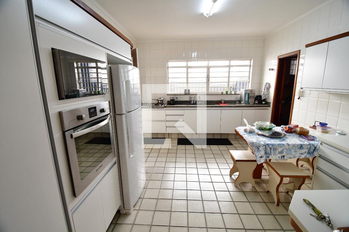 Casa à Venda - Jardim Chapadão, 4 Quartos,  300 m2 em , Campinas - sp | SoloBR