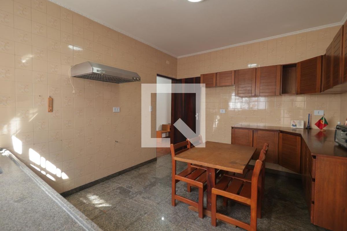 Casa, 3 quartos, 200 m² - Foto 23