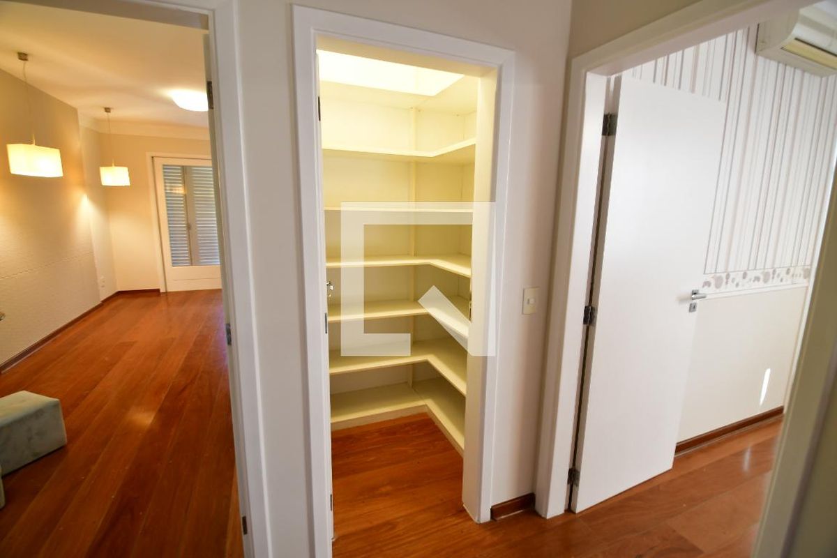 Casa à Venda - Lot. Alphaville Campinas, 4 Quartos,  500 m2 em , Campinas - sp | SoloBR